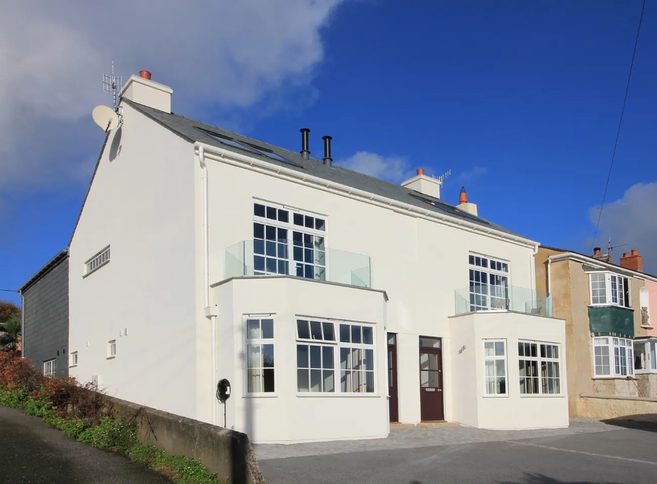 The front of No.9, a painted house standing above St Mawes